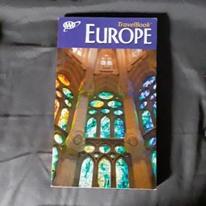 4 for $10 💝 Nwt travel Europe Book AAA